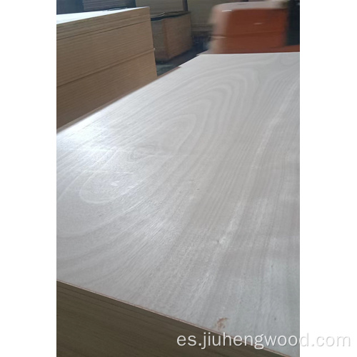 Tablas especiales de madera para la decoración de muebles